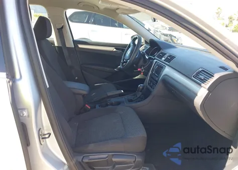 2017 Volkswagen Passat 1.8T S из США, поврежденный, VIN 1VWAT7A35HC061932